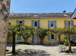 Superb Bearnaise Property and Maison d'Hotes in the rolling foothills of the Pyrenees. 